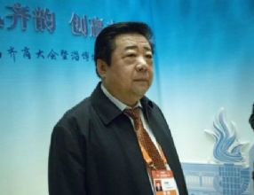 孙明高会长接受海报新闻客户端采访