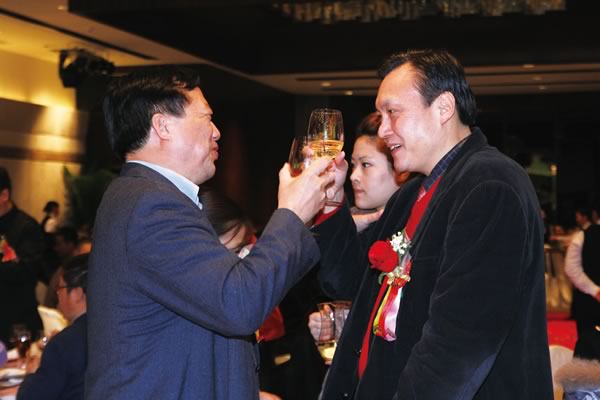 江南会长与嘉宾庆祝商会成立2