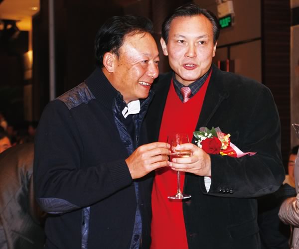 江南会长与嘉宾庆祝商会成立
