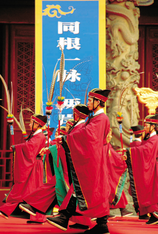 孙明高会长应邀参加孔子像落成揭幕仪式暨胶州,曲阜,衢州三地同步祭孔